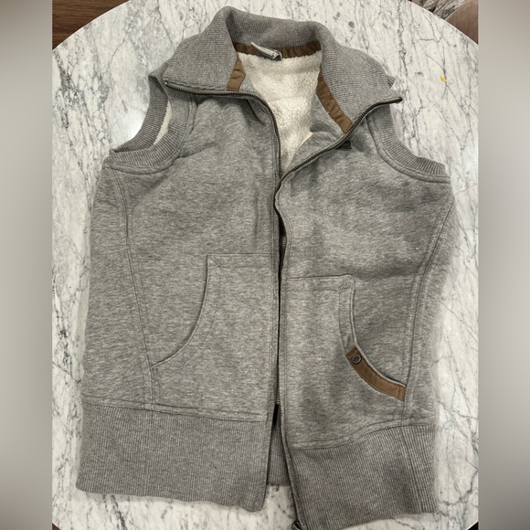 Nike grey vest - Picture 2 of 7